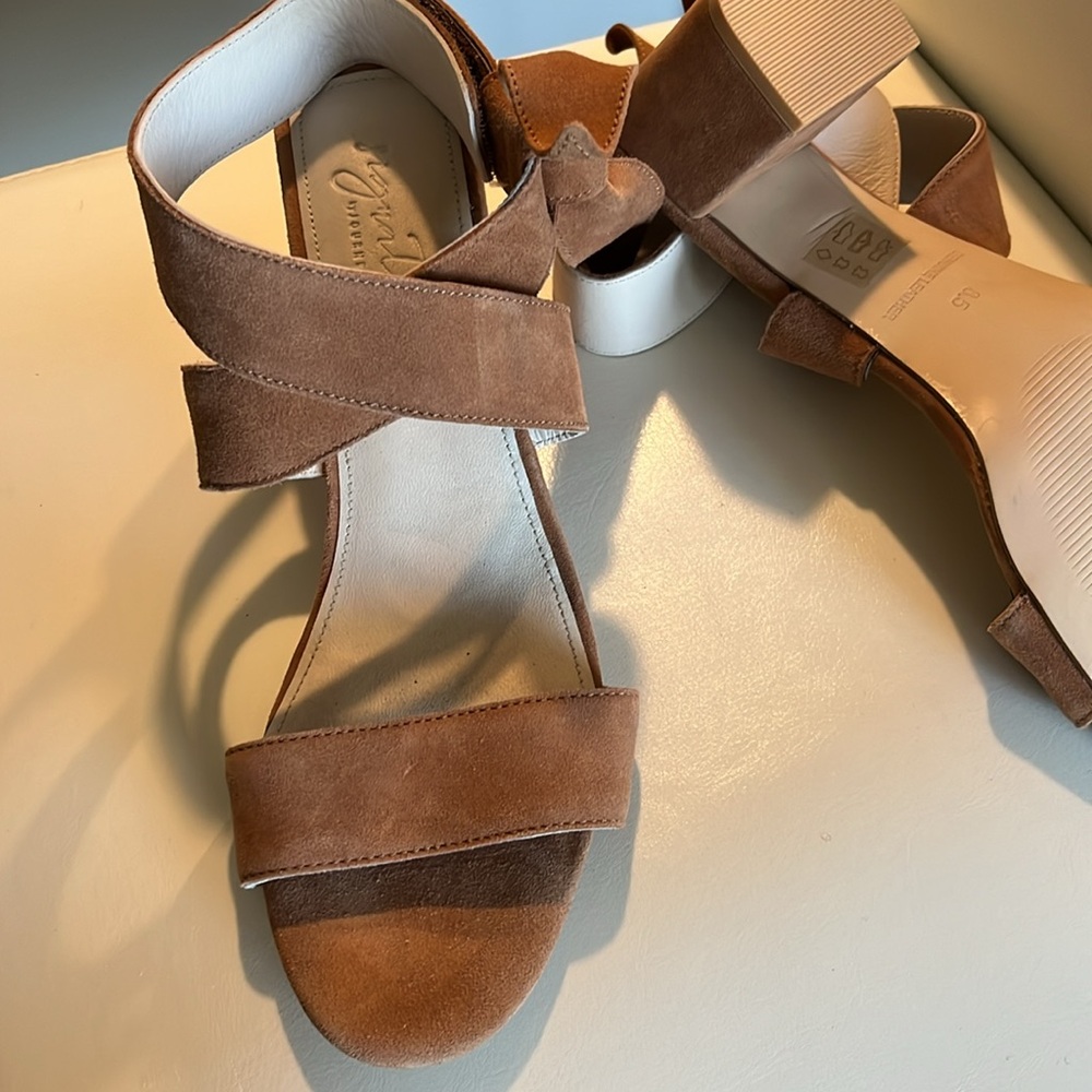 Signature By JOURNEE COLLECTION HEELS